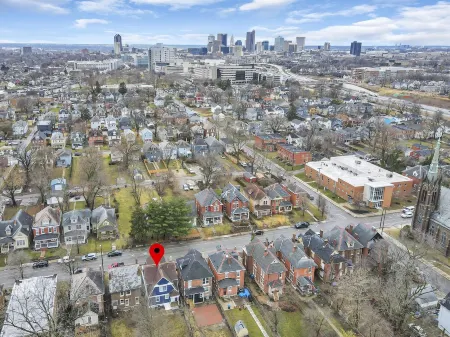 Gatsby vibes house in Old Oaks, close to everything Отели рядом с достопримечательностью «Франклин Парк Консерватори энд Ботаникал Гарденс»