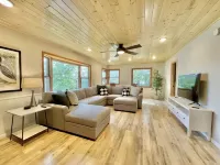 Lakefront Cabin with tons of trails!
