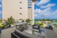 Luxurious condo with a perfect ocean and sunset view