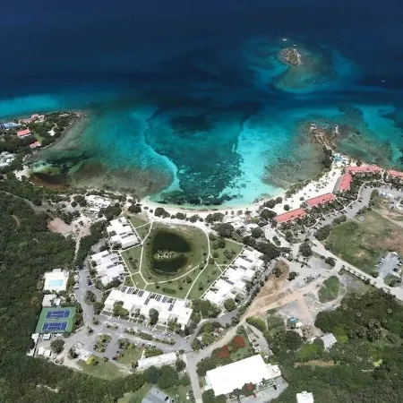 Gorgeous Oceanfront Condo on Sapphire Beach!