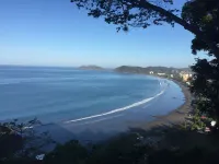 Modern Stylist 3 BR Beach House, w/Private Pool & Fast WiFi.