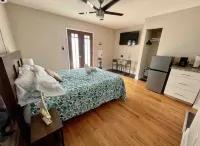 Studio with full kitchen and close to the beach