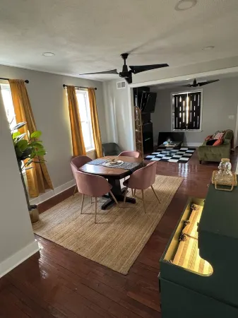 Stylish, Family Friendly Collingdale Home, Near Philly, Fireplace, Parking, WiFi