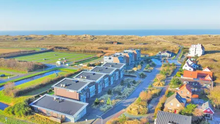 Very spacious apartment with enclosed garden Strandleven Groote Keeten Отели в г. Callantsoog