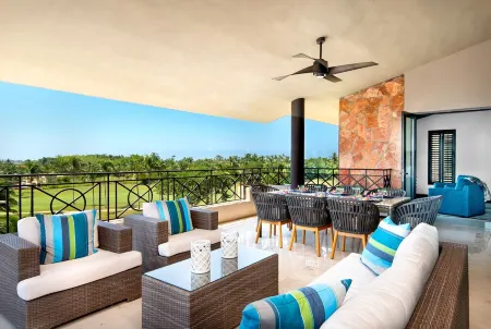 NEW Luxury Ocean View PH, Golf Cart w/ Premier Golf + Housekeeper/ cook