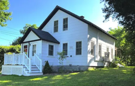 Oldest Town of Cape Cod In The Historic District Отели в г. Сандуич