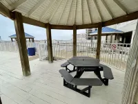 CHIC STUDIO STEPS FROM THE BEACH