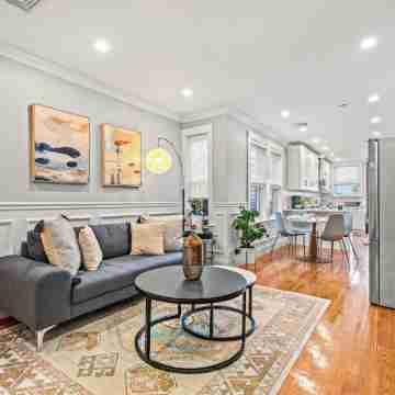 3-bedroom apartment in charming Boston/ Near Train Others