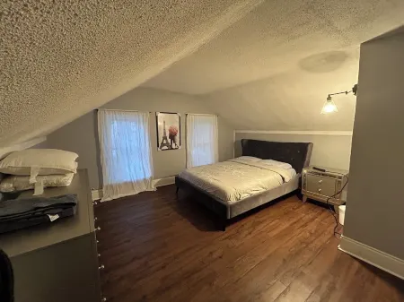 Dundas street home Отели в г. Леннокс энд Аддингтон Каунти