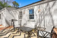 Cottage in Heart of Five Points - Pet Friendly!