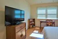 Charming Lakeview Retreat