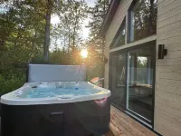 Le chalet Polaire au Mont-Sainte-Anne, bikes, skis et pets frendly! Hotels in La Cote-de-Beaupre Regional County Municipality