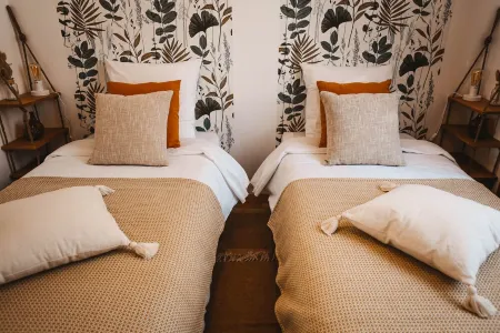 Appartement Chaleureux 6 Places à Proximité du Jardin de la Ville et du Centre Отели рядом с достопримечательностью «GOPARK INTERIEUR - Paintball, Laser Game et trampolines parc»