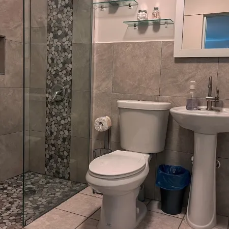 Remodeled Apartment-electric generator-8 min to beach Отели в г. Агуада
