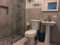 Remodeled Apartment-electric generator-8 min to beach Hotel a Aguada