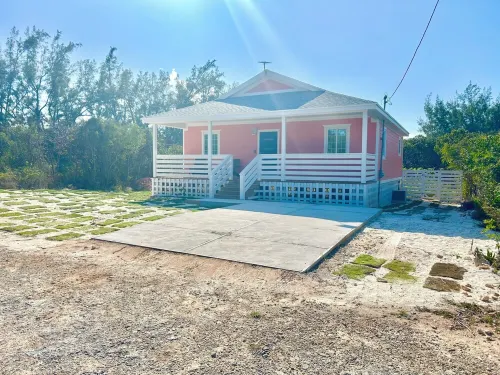 Mama Lou's Hide-A-Way Hotels in Alice Town