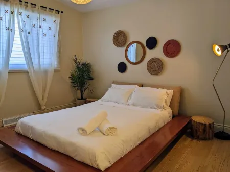 Spacious Convenient place, 10 min from Downtown Отели рядом с достопримечательностью «Pi-o Centre d'Amusement»