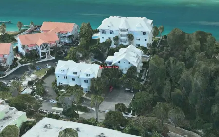 Large Family Accommodation with Pool and great location. Steps from Atlantis!