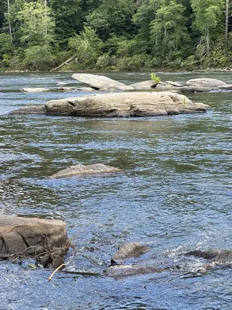 Cabin 5 Fall Asleep to the New River's Song Отели рядом с достопримечательностью «Нью Ривер трейл Стейт Парк, Клиффвью Аксесс»