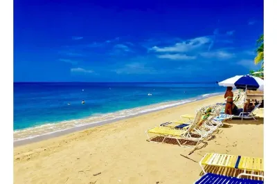 Beach Apartment, Walk to the Beach!