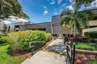 Beautiful condo on Copperhead. Beaches nearby! Hotels in Palm Harbor