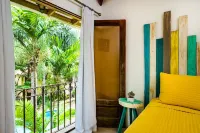 Cozy 2 bedroom condo with pool, steps from the beach