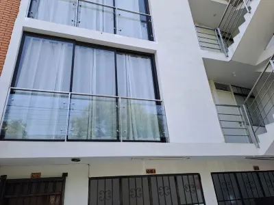 Modern and Spacious with A/C Hotel a 