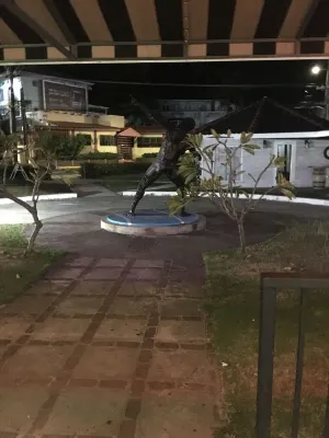 Beautiful gated spacious condo 5 minute walk to beach, restaurants and Hip Strip Hotel a 