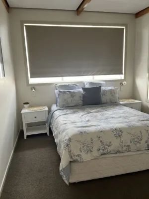 Hidden Gem on the hill - Beautiful modern unit suitable for families. Hotels near Waitara beach