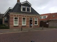 Enjoy a luxury holiday home, close to the IJsselmeer and beach