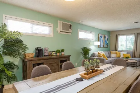 3 Bd House Near Disney/Knotts/Convention Ctr~Sleeps 10!~King Beds! Отели рядом с достопримечательностью «Калифорния Стейт Юниверсити Фуллертон»