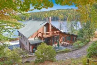 This is a beautiful house that sits facing Loon Lake! Amazing views and dock!!! 네츄럴 스톤 브리지 & 케이브즈 주변 호텔
