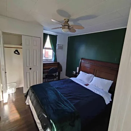 Cozy suite with private entrance, 5 minutes from downtown.