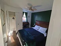 Cozy suite with private entrance, 5 minutes from downtown.