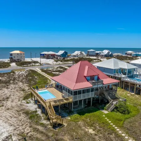 Pool! DOCK! Two Master Bedrooms. Private & public beach access. Sleeps 12