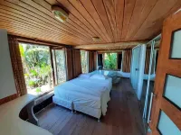 House with 5 suites with spectacular views to the sea!