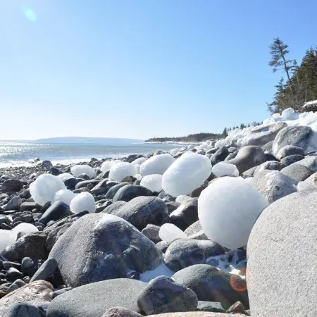 A modern, cosy, ocean-front, beach (rock) acces Cottage
