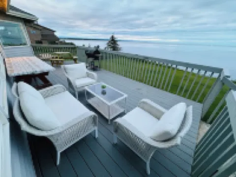 Cozy 6BR Ocean Front Snow Mountain View Villa