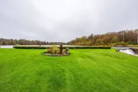 Waterfront oasis in heart of Berkshires Hotels in Sandisfield