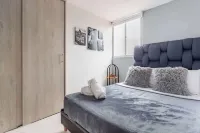 Luxe Apartment: By Medellín, Park, Dining, Nightlife, Fast WiFi & Self Check-in Hotels near Mall Vegas Plaza