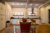 Beautiful 5 Bedroom House w/Pool in Walled City