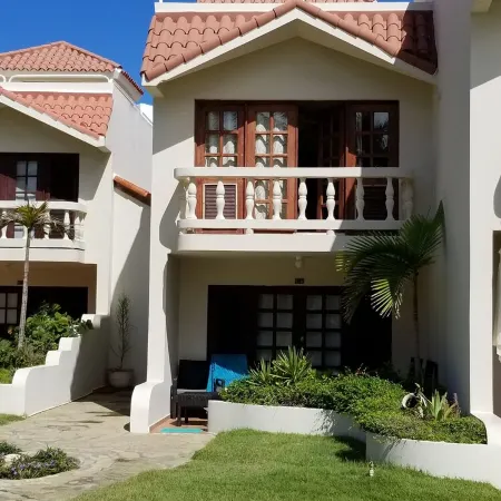 Beach front condo! Best spot to kite!! Beach lovers paradise! Nanny Estates