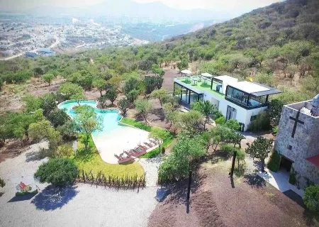 Casa Moderna con Recamara en Planta Baja, Juriquilla