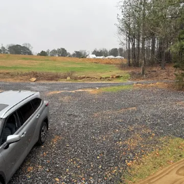 Charming 2-bedroom cabin with WiFi, AC 5 minutes away from Lake Guntersville