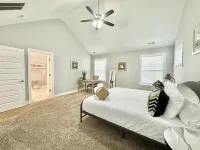 Luxurious Ladson House-B in Greenville, South Carolina Grace Church - Downtown 주변 호텔