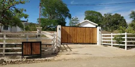 Potrero Hills CR,  10 min away from beautiful beaches! Отели рядом с достопримечательностью «Плайя Потреро, Коста-Рика»