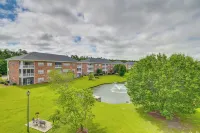 Myrtle Beach Condo w/ Large Balcony & Pool Access