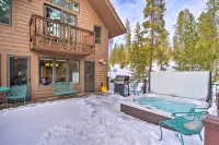Grand Fraser Escape w/ Private Deck & Hot Tub - WiFi