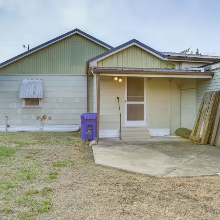 Walk to 1st Street: Family Home in Thibodaux!