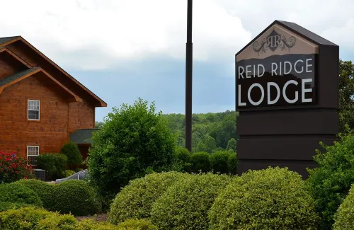 Reid Ridge Lodge Hotels in Blue Ridge